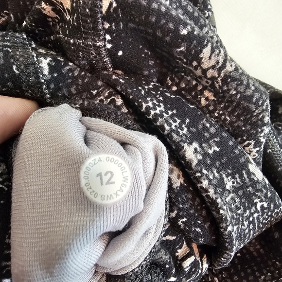 Lululemon Align Crop 21” Leggings Size 12 Black Gray White Abstract Print - Picture 7 of 12